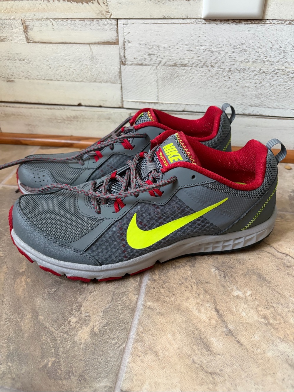 Nike Gray Trainers with Neon Yellow Swoosh wild trail sz 10 running shoes
